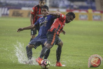 Persib Melawan Perseru Serui