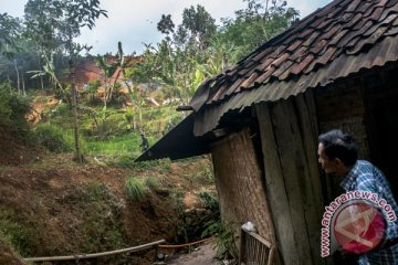 Bencana tanah longsor melanda Garut