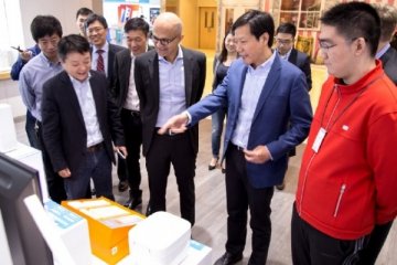 Bos Microsoft sambangi kantor pusat Xiaomi di Beijing