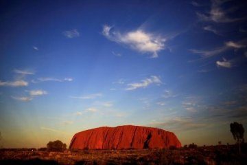 Turis dilarang daki Uluru Australia mulai Oktober 2019