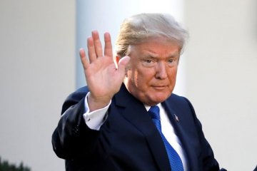 Trump ajukan kewarganegaraan AS untuk 1,8 juta imigran ilegal