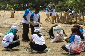 IE2I kampanyekan pantai bebas sampah