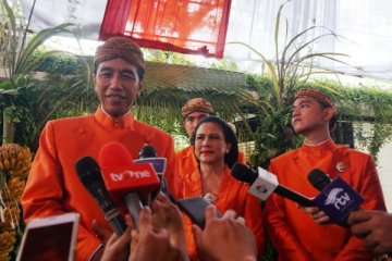 Jokowi pesan agar Kahiyang-Bobby sabar