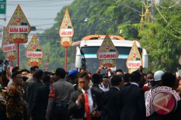 Kahiyang dan Bobby berkereta kencana ke Graha Saba