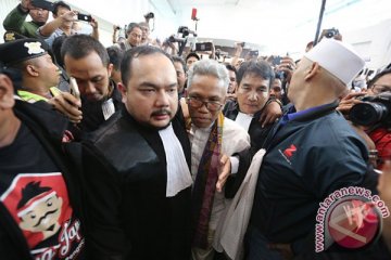 Pendukung Buni Yani membludak di ruang sidang