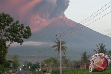 81 BTS wilayah Gunung Agung tetap normal