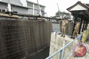 Pintu Air Pasar Ikan masuki status kritis