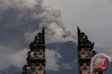 Pertumbuhan lava Gunung Agung melambat