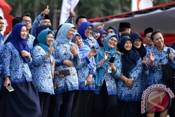 Riau anggarkan Rp315 miliar untuk THR dan gaji ke-13 pegawai
