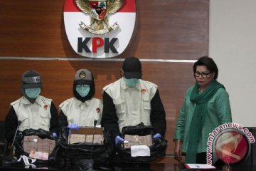 Plt sekda Jambi dicecar 12 pertanyaan oleh penyidik KPK