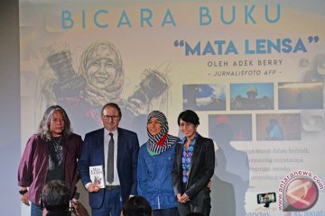 Peluncuran Buku Mata Lensa