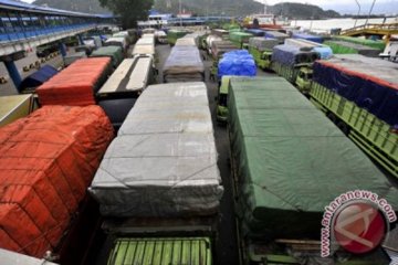 Antrian Menyeberang Di Pelabuhan Merak