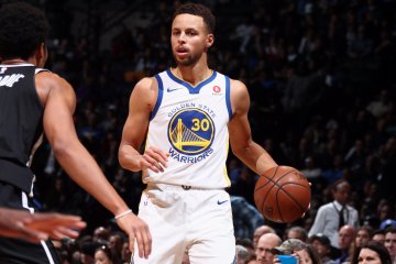 Stephen Curry antar Warriors atasi Nets