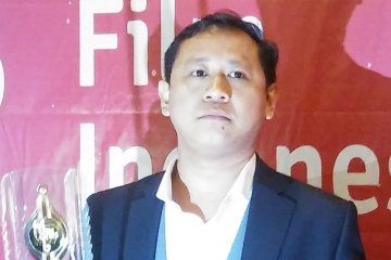 Edwin sabet penghargaan sutradara terbaik FFI 2017