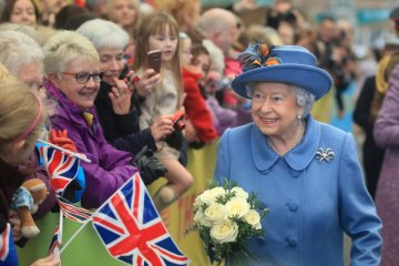 Ratu Elizabeth gembira dengan pertunangan Pangeran Harry