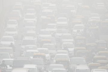 Kabut asap mencekik Delhi saat tindakan darurat gagal