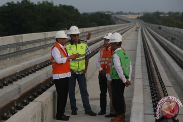 Tinjau Pembangunan LRT Palembang