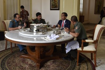 Presiden Ramah Tamah Dengan Panglima TNI