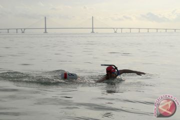 Renang Selat Madura