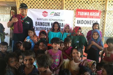 Laporan dari Bangladesh - ACT berikan 1.500 baju hangat untuk anak Rohingya