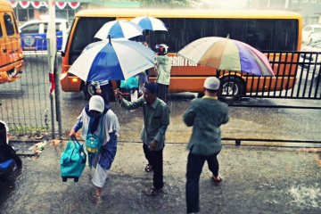 BMKG: Waspada hujan lebat bakal mengguyur lima kabupaten di Kaltara