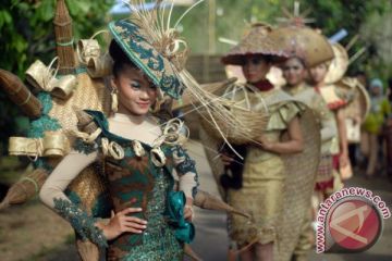 FESYEN ANYAMAN BAMBU