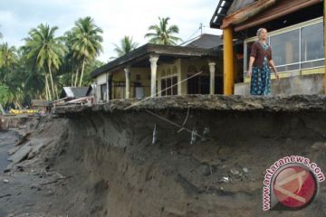 ABRASI PANTAI PADANGPARIAMAN