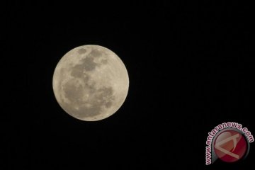 "Supermoon" sambut Tahun Baru 2018