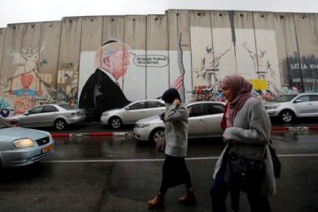 Demonstran Jordania bakar bendera AS dan gambar Trump