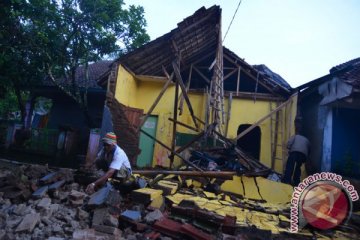 228 rumah rusak berat akibat gempa bumi