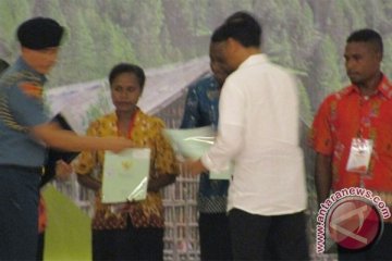 Presiden serahkan 2.568 sertifikat tanah untuk warga Papua Barat