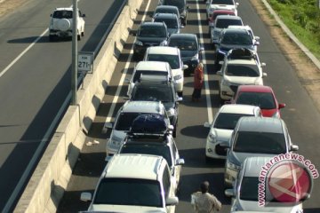 Arus kendaraan pemudik tersendat setelah pintu tol Brebes