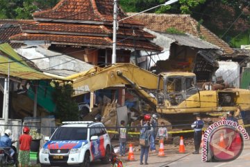 Kecelakaan truk sebabkan sembilan rumah rusak di Batu