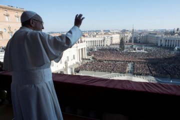 Paus Fransiskus pun alami ban kempes