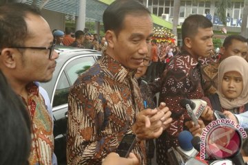 Presiden Jokowi kian sering hadiahi modal usaha