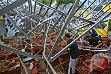 Sekolah Ambruk Pasca Gempa