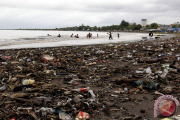Pantai Dipenuhi Sampah
