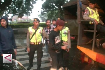 Polisi Gabungan Jaring  Preman Jalanan di Kota Bandung