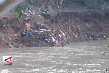 Banjir Kembali Landa Bantul & Hanyutkan Jembatan Darurat