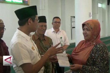 Baznas Sumbar Bantu 472 Mustahik Terima Zakat