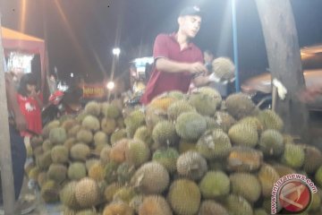 Durian Dairi Banjiri Medan