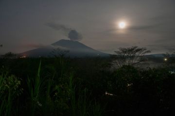 Hembusan Asap Gunung Agung