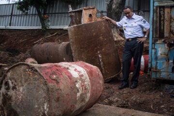 Anies Baswedan tinjau penyebab banjir di jalan MT Haryono