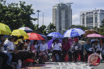 Ibadah Natal Di Seberang Istana