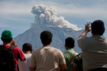 Banyak masyarakat sekitar Gunung Agung tidak mengungsi