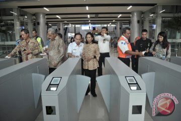 Menteri BUMN Naik Kereta Bandara