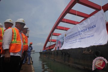 Pemberangkatan Bentang Tengah Jembatan Holtekamp