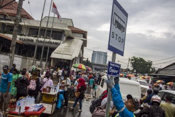 Berita kemarin, Tanah Abang ditata lagi, anak Novanto di KPK dan Trump dicemooh