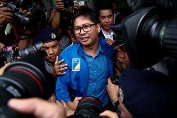 Myanmar perpanjang penahanan dua jurnalis Reuters