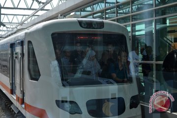 15 bus pengumpan layani penumpang kereta bandara